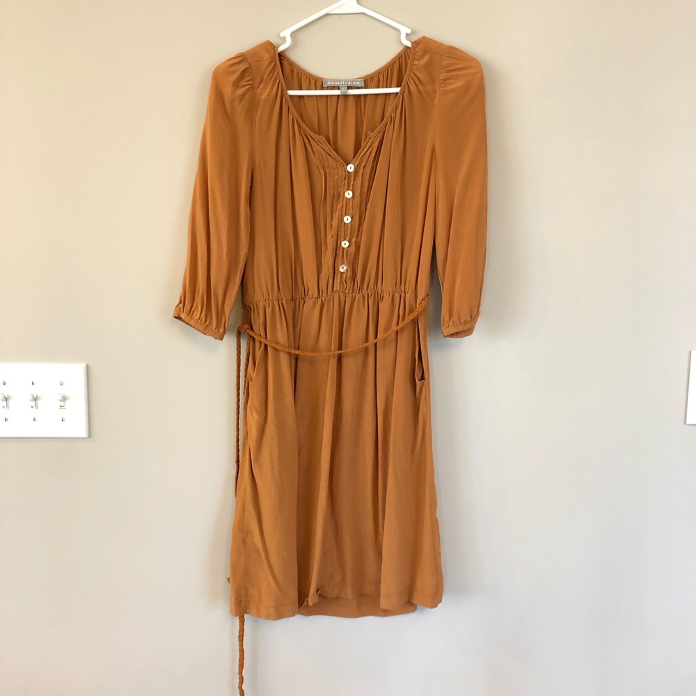 Daniel Rainn dress